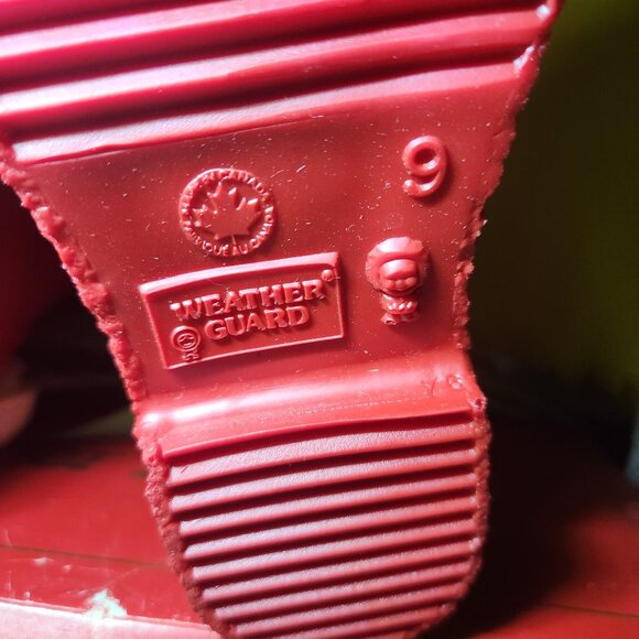 S27 New Furry Lined Boot Ruby Red - Great Tread Canadian Weather Guard Sz 8,8,9 - Picture 7 of 7